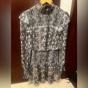 Beautiful sexy and feminine mini dress black & white XS ENDLESS ROSE
